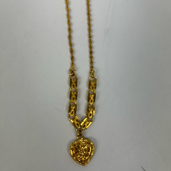 Jewelry - Gold Toned Heart Pendant Necklace - Women's Jewelry 18” Fashion Jewelry
